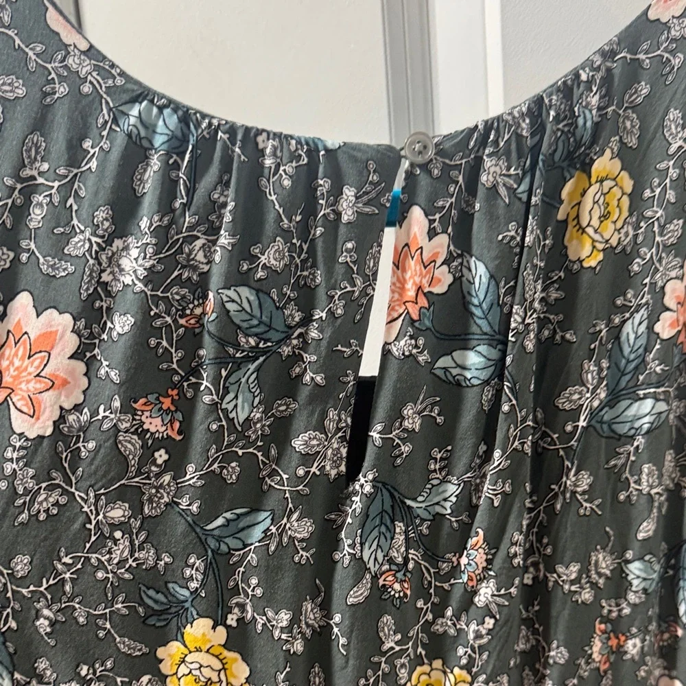 LOFT Floral Sleeveless Blouse - Black with Yellow and Pink 💐 - Picture 3 of 4